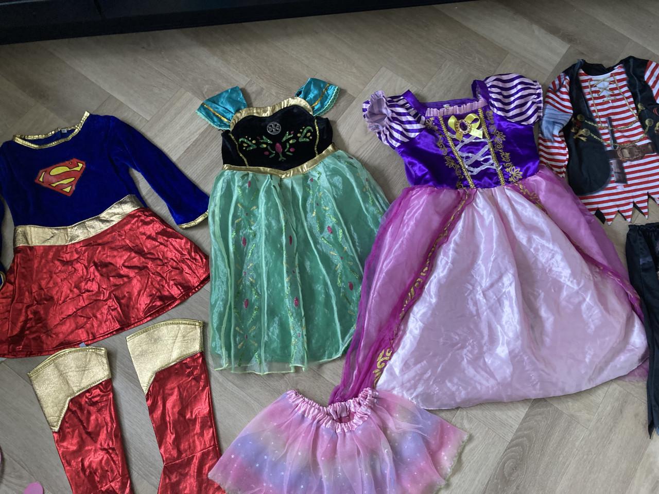 Partij verkleed kleren jurkjes en pakjes