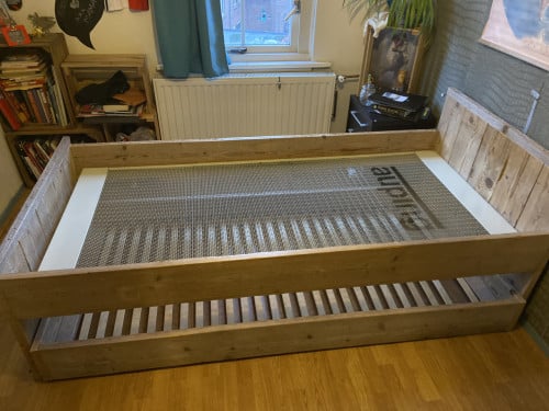 1 persoonsbed met uitschuifbaar logeerbed