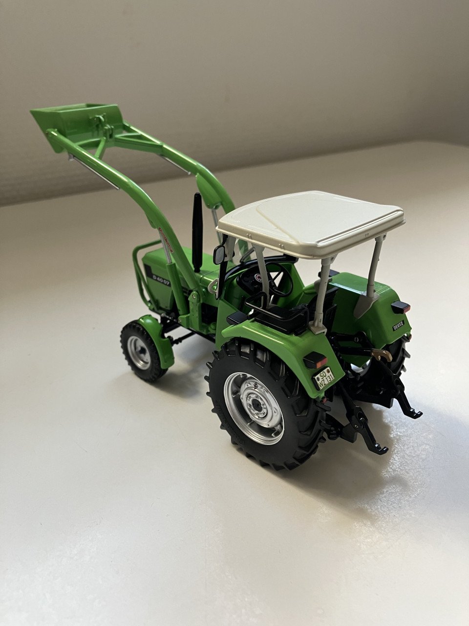Deutzminiatuur 4007 met voorlader