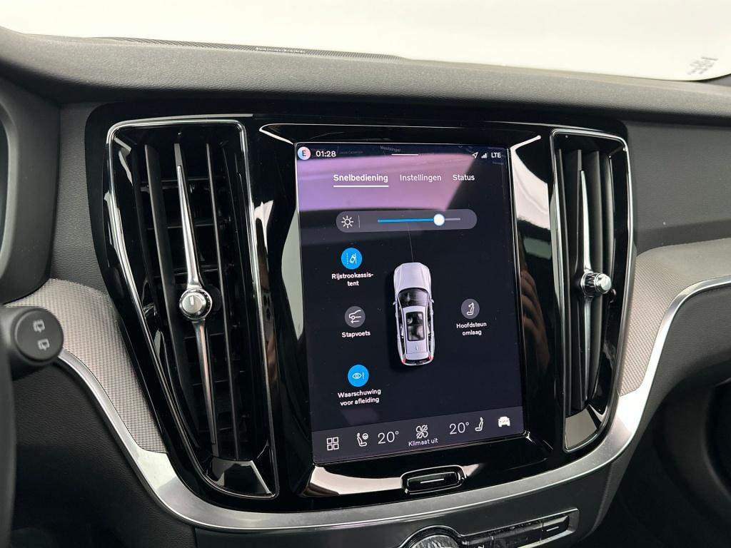 Volvo V60 t8 455pk recharge plus dark| pano| hud| trekhaak| 360camera