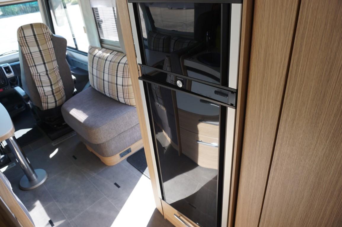 Niesmann + Bischoff Arto 77E 2020 met 9 traps automaat