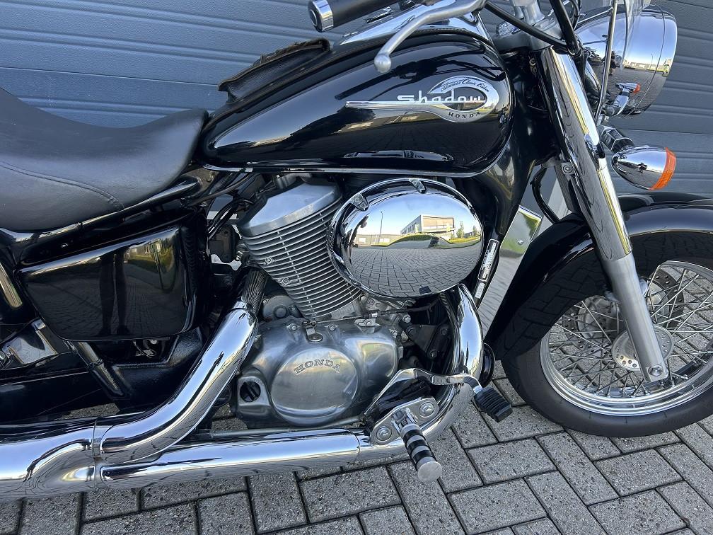 **VERKOCHT** Honda VT750C2, 1999, 32 dkm, lederen koffers, sissybar €3500,-