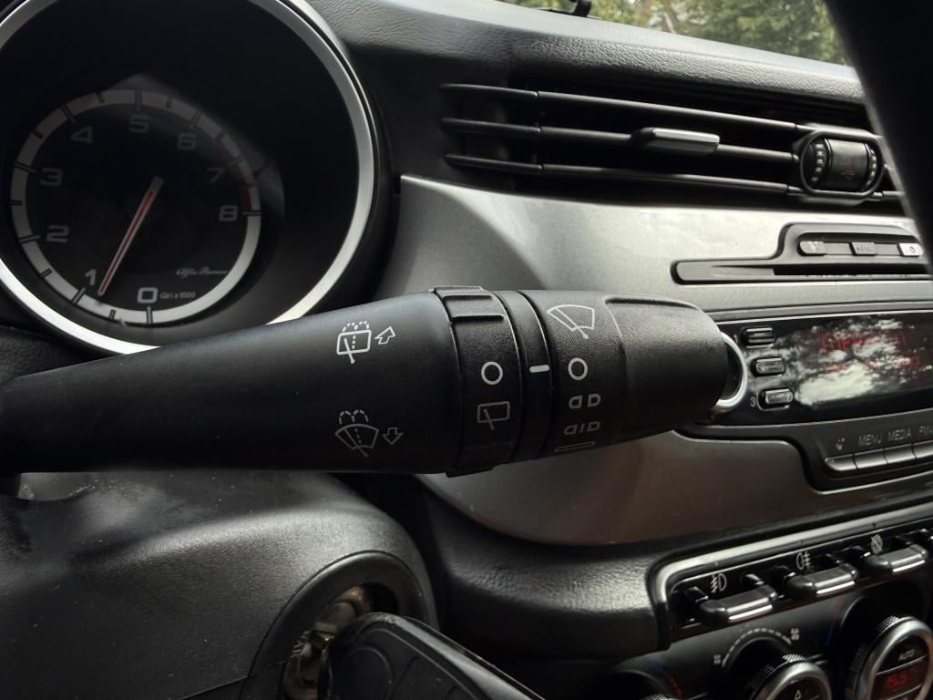 Alfa Romeo Giulietta 1.4 t distinctive - grote beurt + nieuwe distributie -