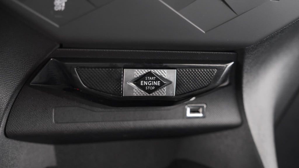 Ds Ds 3 crossback puretech 100 montmartre | parkeersensoren | apple carplay