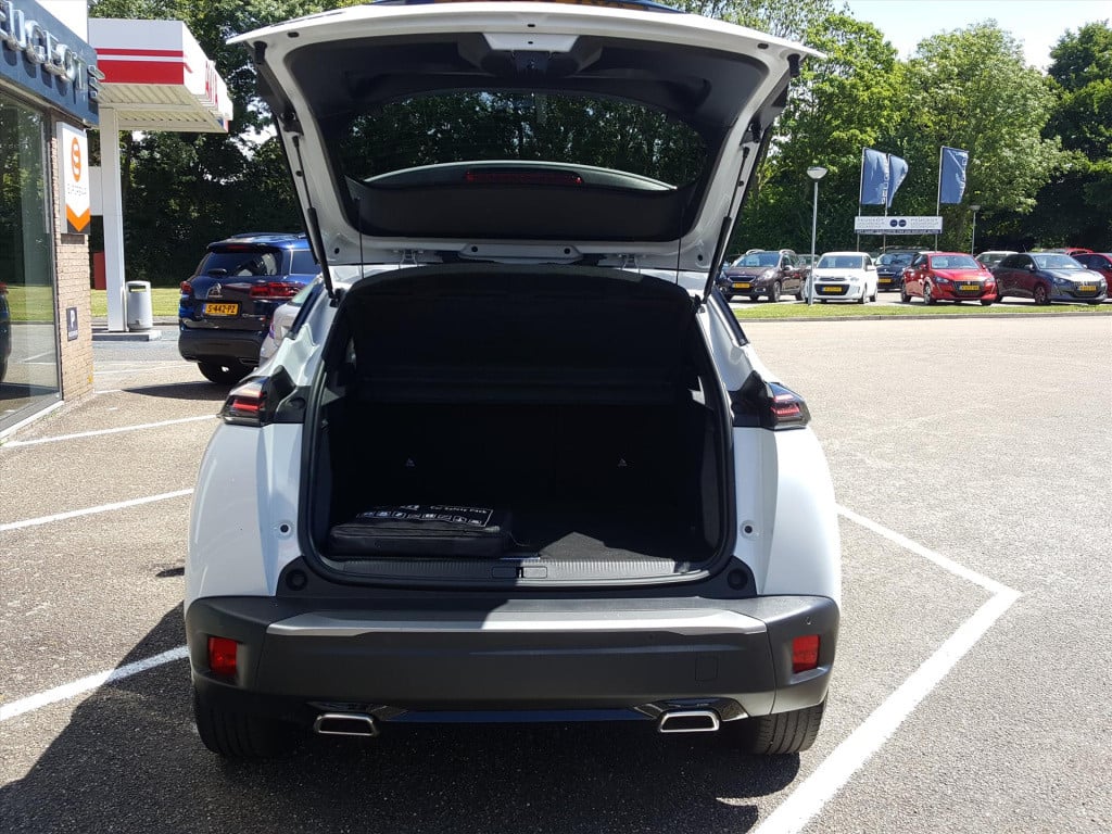 Peugeot 2008 allure pack 1.2 pt-130pk (vol)automaat (eat8) | 3d navigatie &