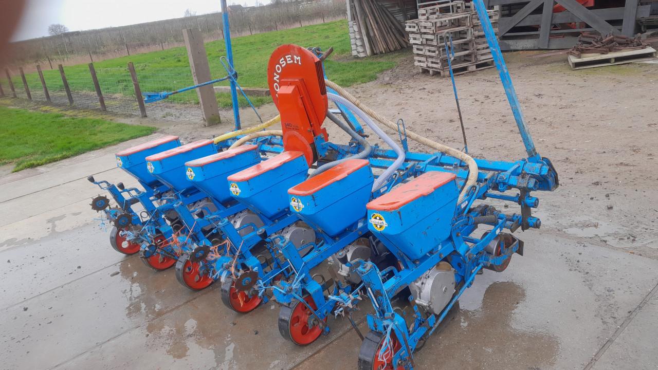 Pneumatice zaaimachine