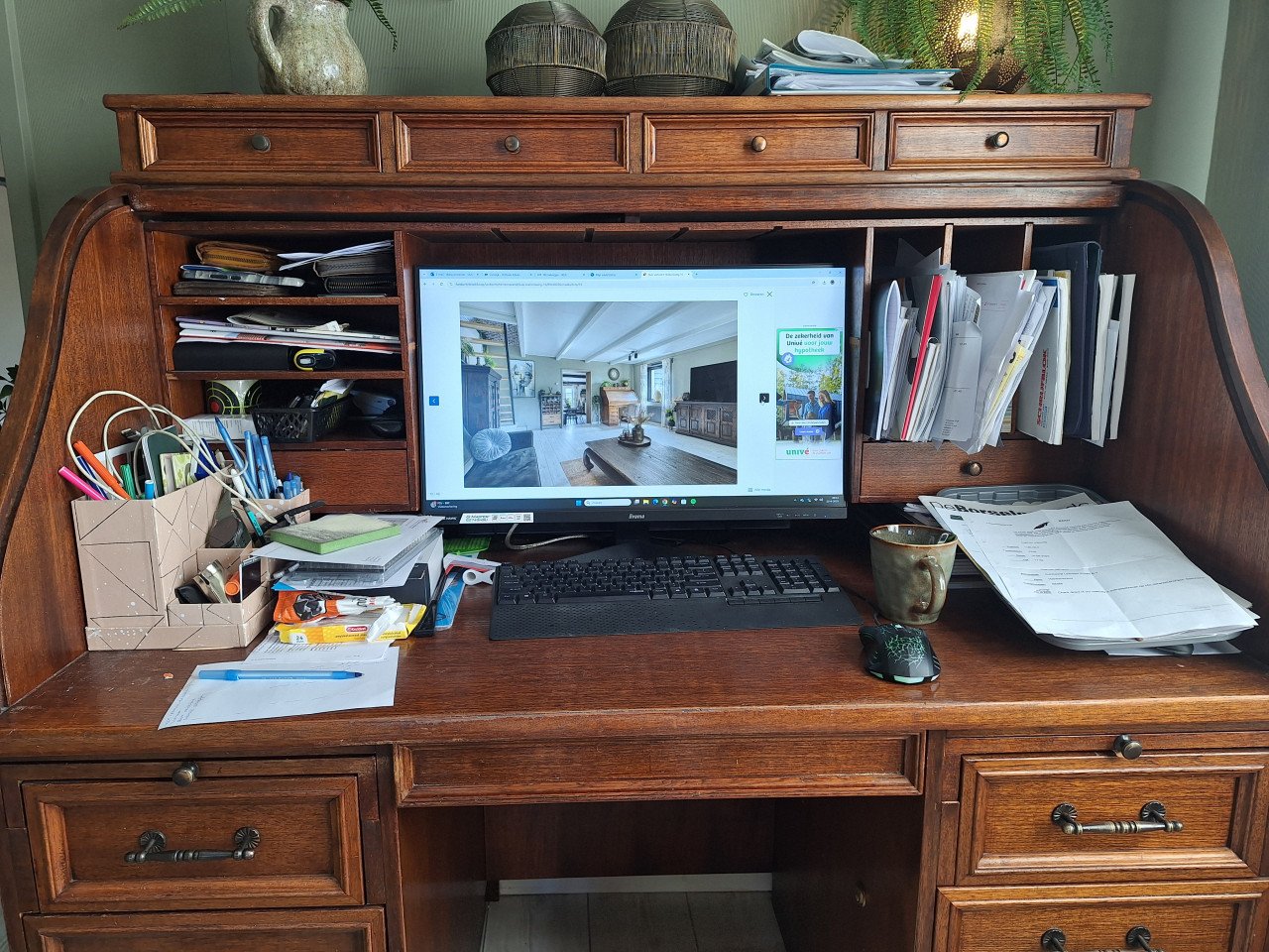 Mooi rolbureau te koop!
