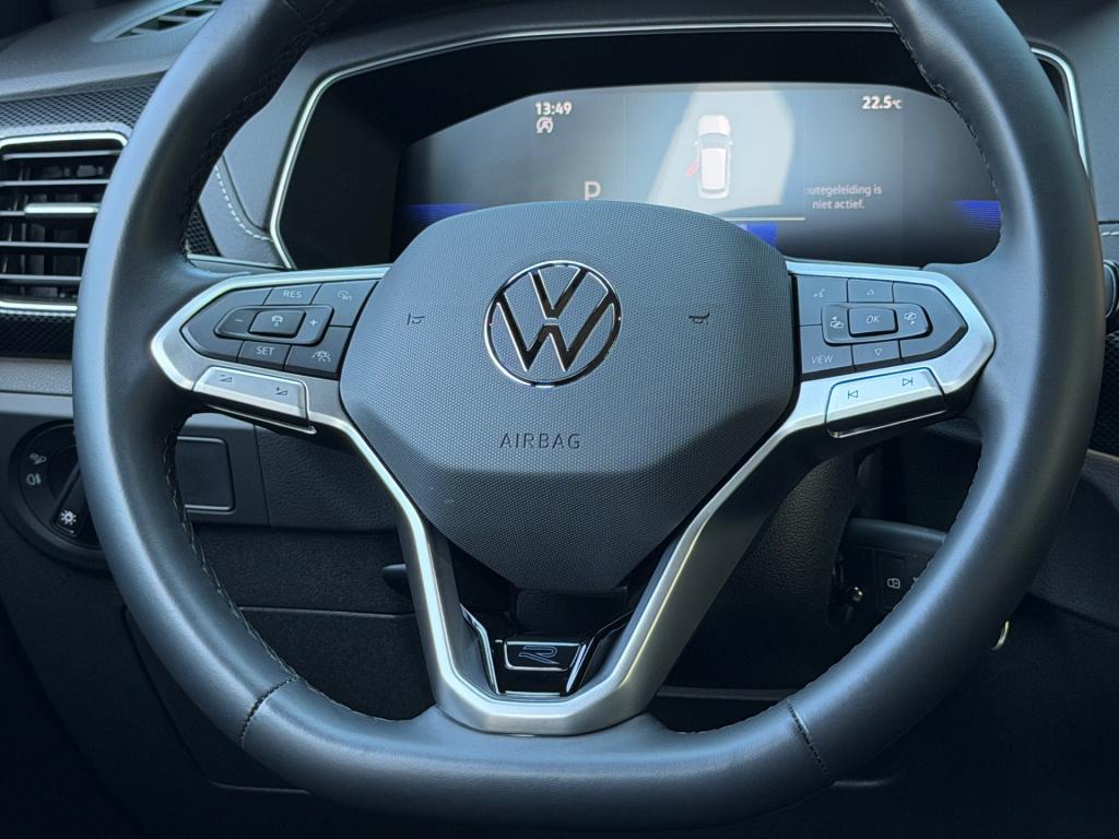 Volkswagen T-cross 1.5 tsi 150pk dsg r-line | camera | trekhaak | navi | iq
