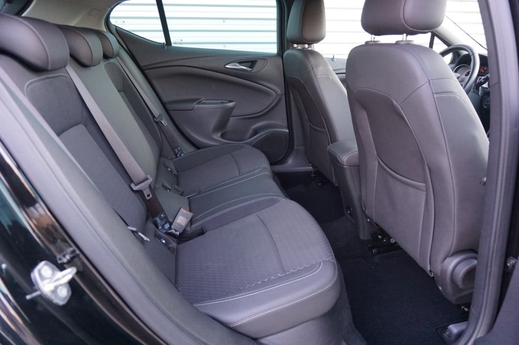 Opel Astra 1.4 innovation climate / navi / camera / parkeers. / cruise / na