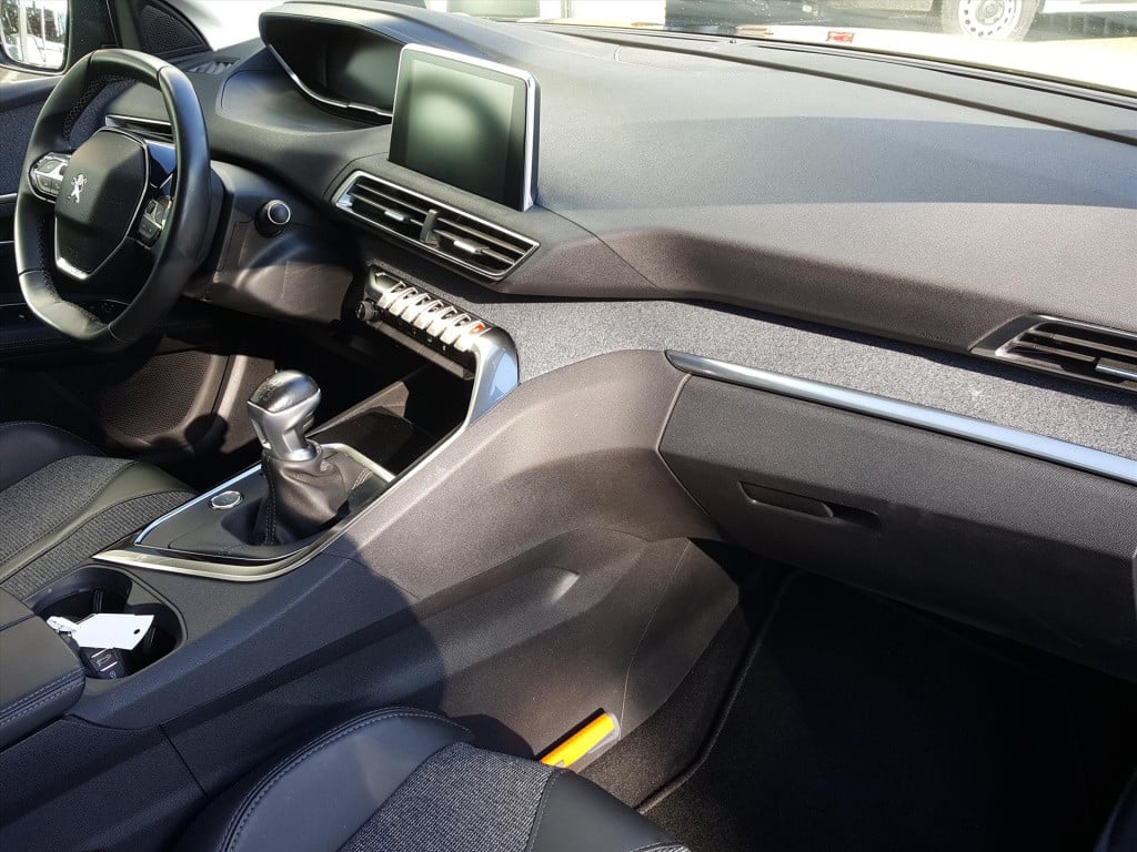 Peugeot 3008 1.2pt 130pk allure trekhaak | navi | apple carplay & android a