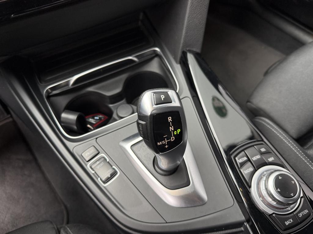 BMW 3-serie 318i automaat executive sportline sedan
