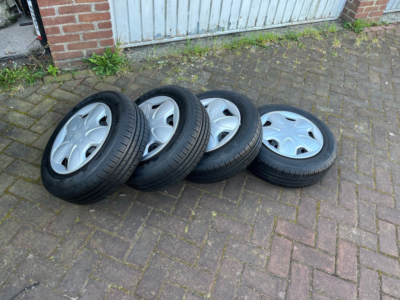 Zomerbanden met velgen voor Toyota Yaris