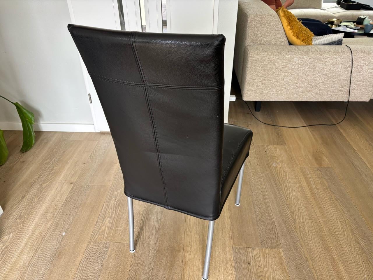 Tafel met stoelen