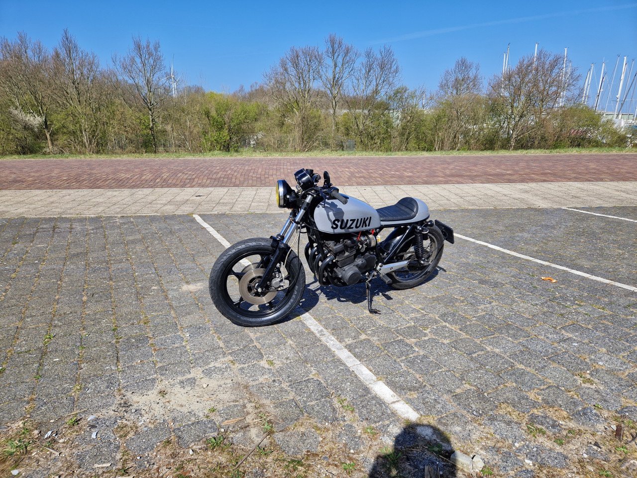 Suzuki gsx400f caferacer
