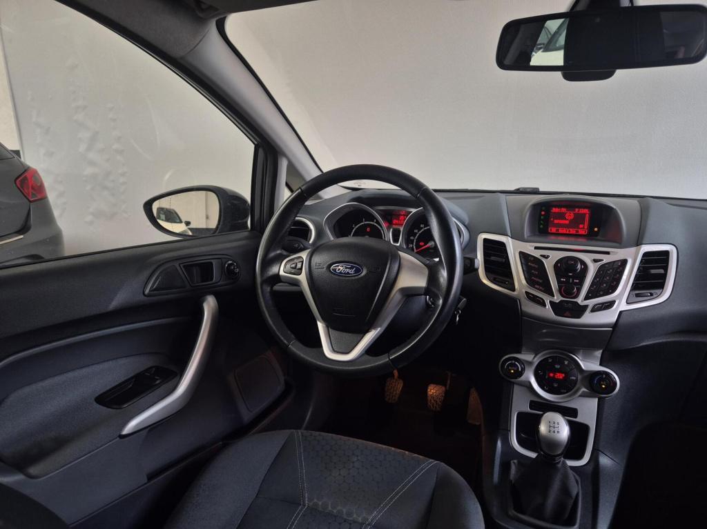 Ford Fiesta 1.25 titanium / nieuwe distriebutieriem 1e eigenaar / stoelverw