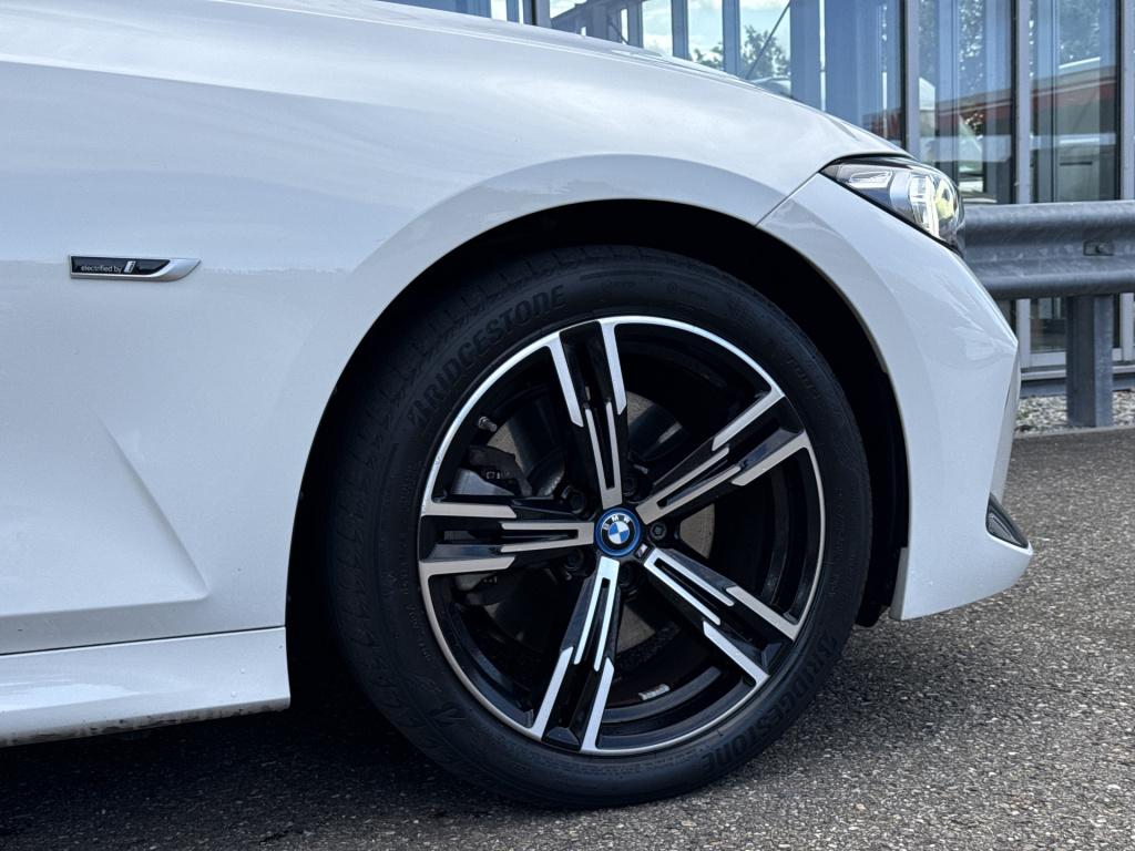 BMW 3-serie 320e m-sport | facelift | widescreen | navi | carplay | led