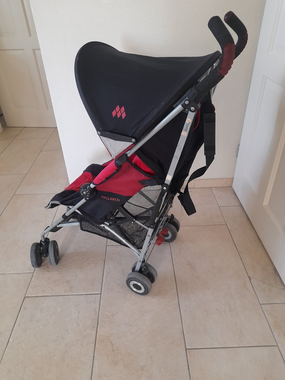 Maclaren  buggy (in goede nette staat ) met regenhoes