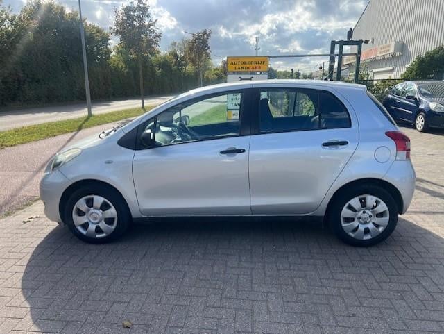 Toyota Yaris 1.0 vvti cool