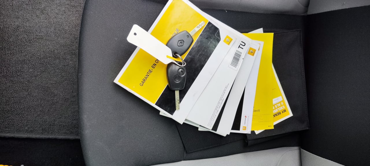TE KOOP RENAULT CLIO 1.2 SPECIAL LINE MET AIRCO