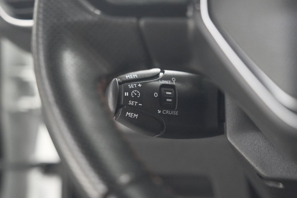 Peugeot 3008 puretech 130 gt-line | camera | dodehoekdetectie | navigatie |