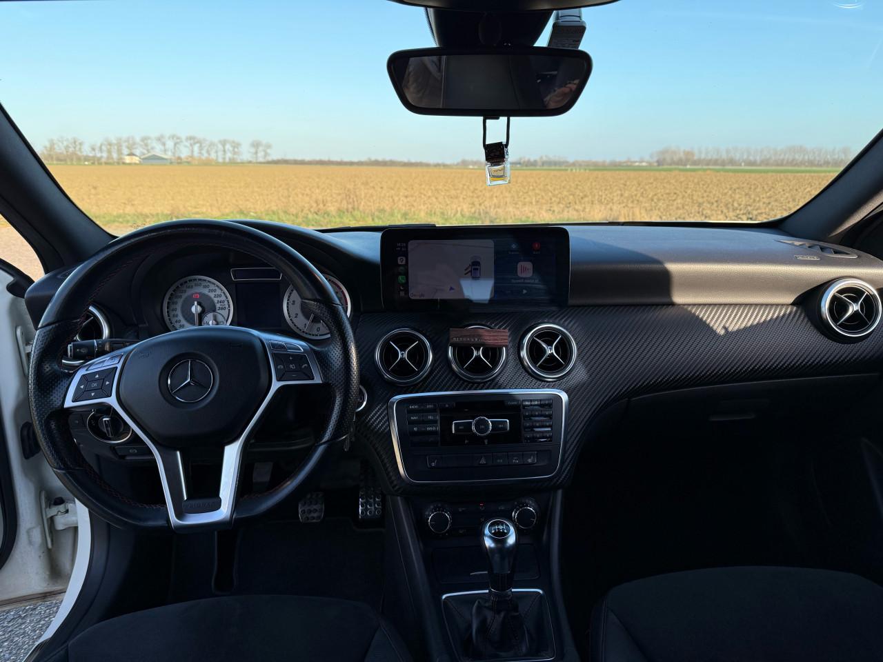 Mercedes-Benz A klasse A180 1.6 2013 Wit AMG pakket