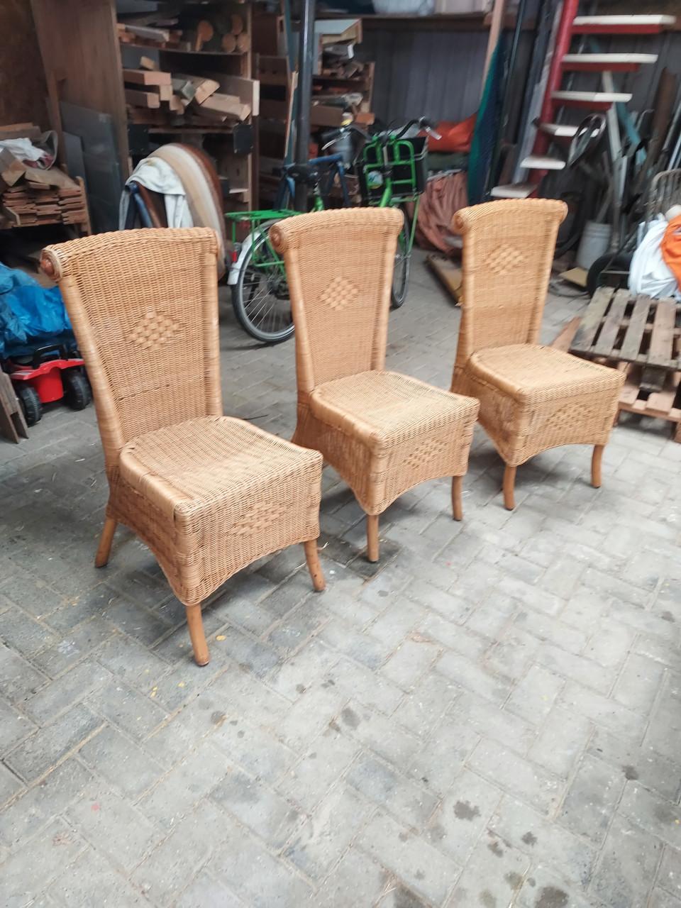 3 Rieten stoelen gratis af te halen