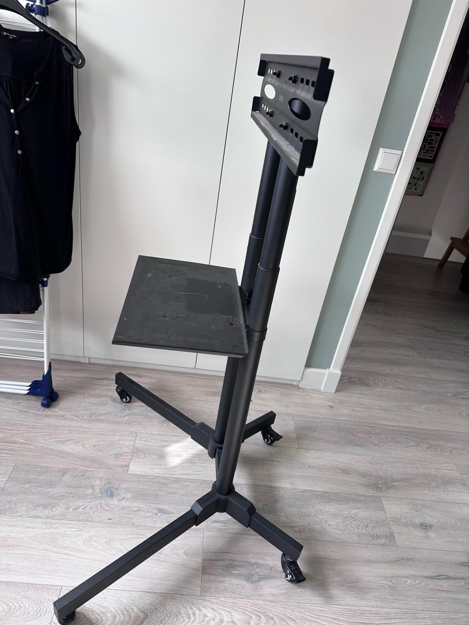 Mobiele TV standaard met plateau