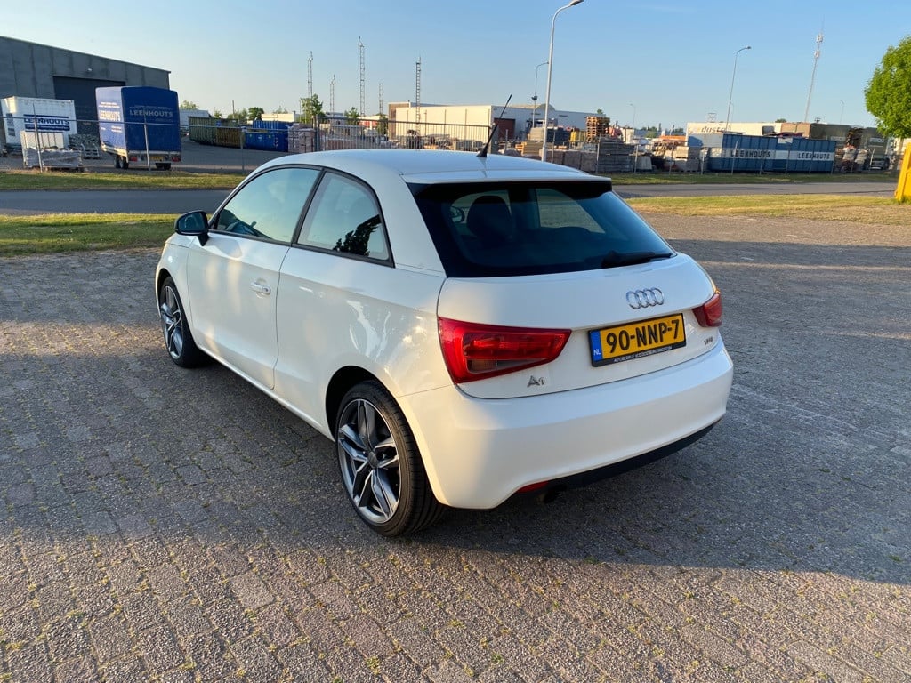 Audi A1 1.2 tfsi attraction pro line business nieuwe motor!
