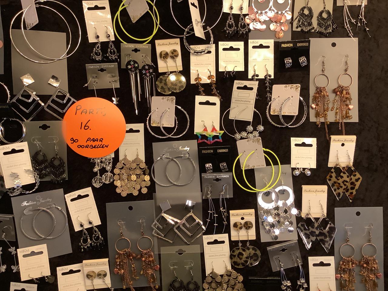 Partij prachtige oorbellen. (Partij 16)