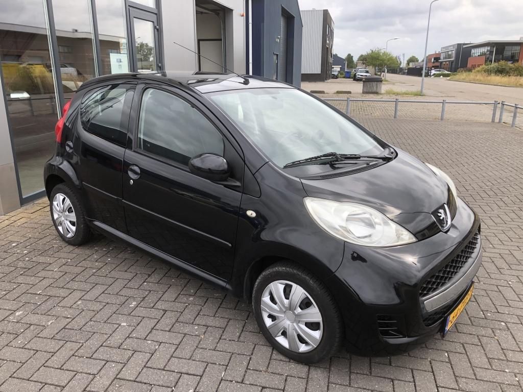 Peugeot 107 1.0-12v millesim 200