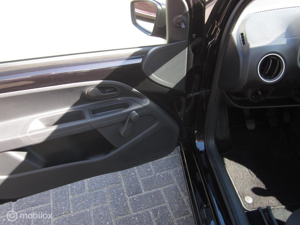 Volkswagen UP! 1.0 move up! airco/stuurbekr/nieuwe apk/nap/goedkoop rijden!