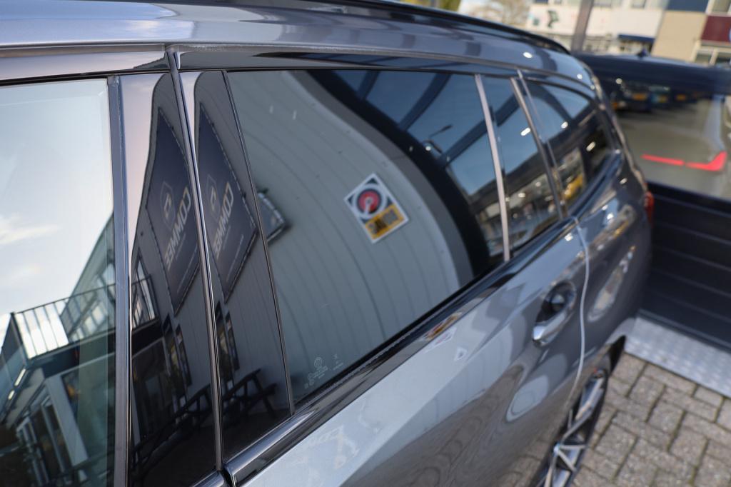 BMW 3-serie touring 330e m sport cam i trekhaak i acc i 292pk