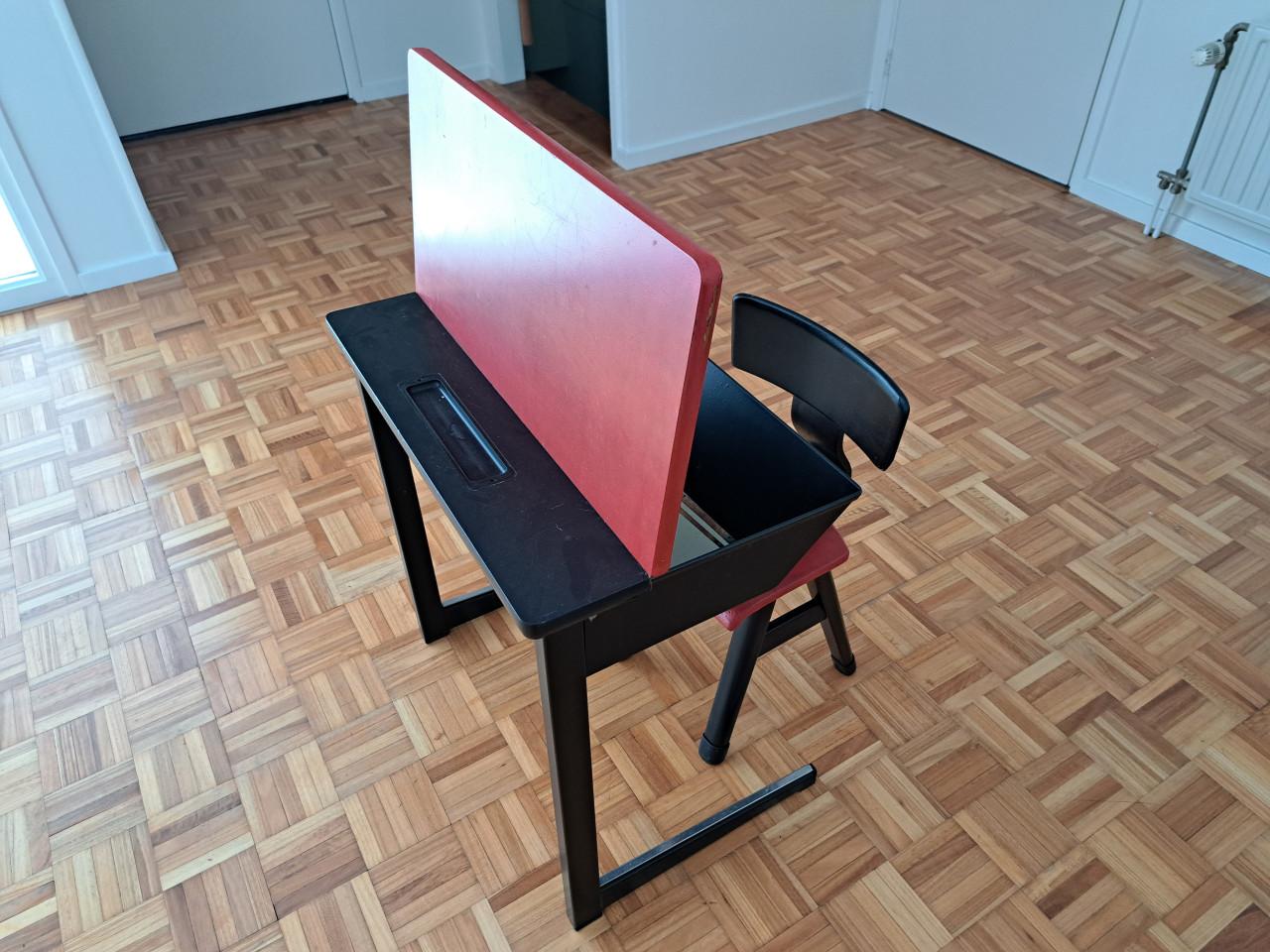 Lessenaartje en stoeltje