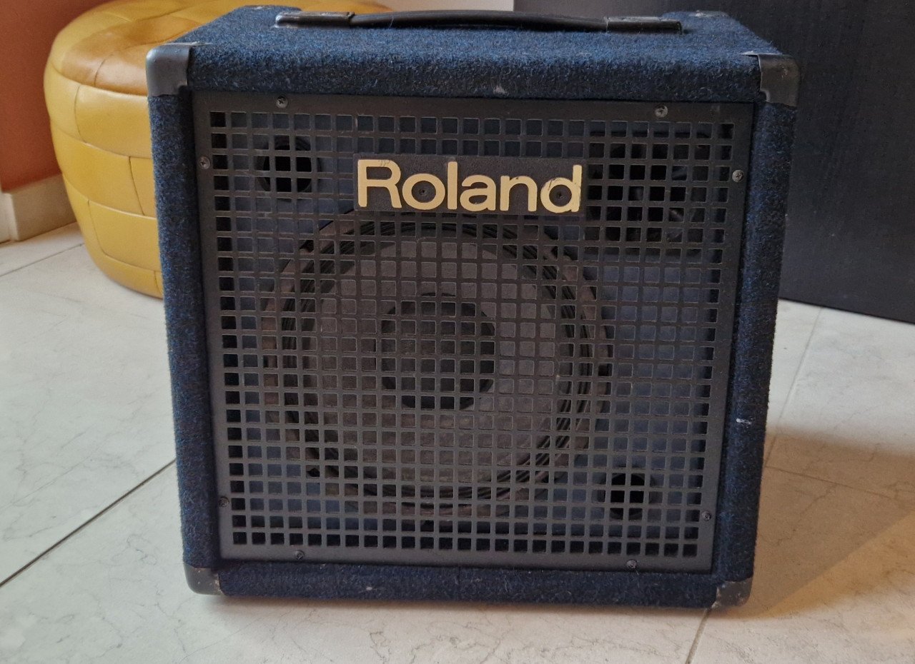 Roland KC-60 keyboard versterker