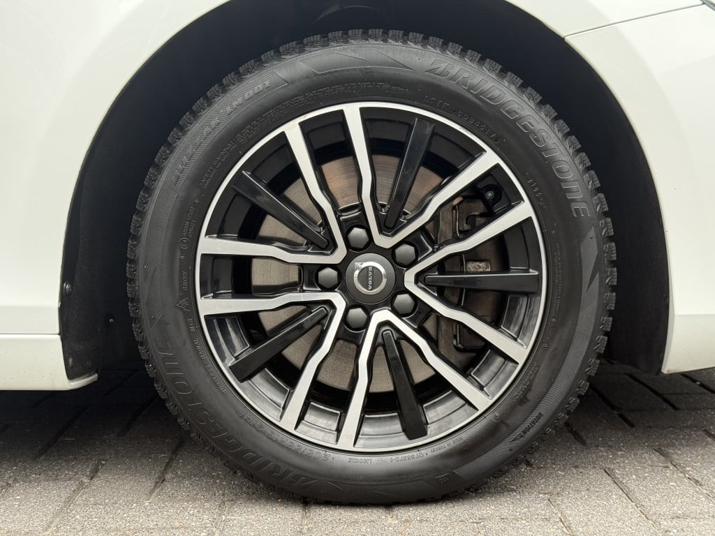 Volvo V40 t2 123pk aut6 polar+| navi| cruise| stoel.verw| led| pdc