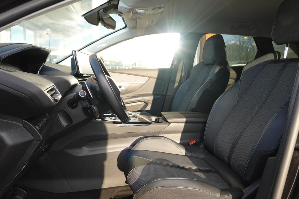 Peugeot 3008 1.6 hybrid 225 allure