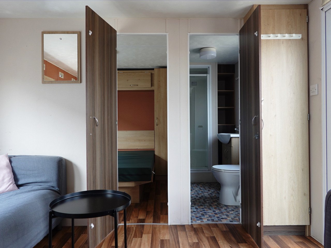 Chalet met middenkamer en gezellige inrichting 2 slaapkamers