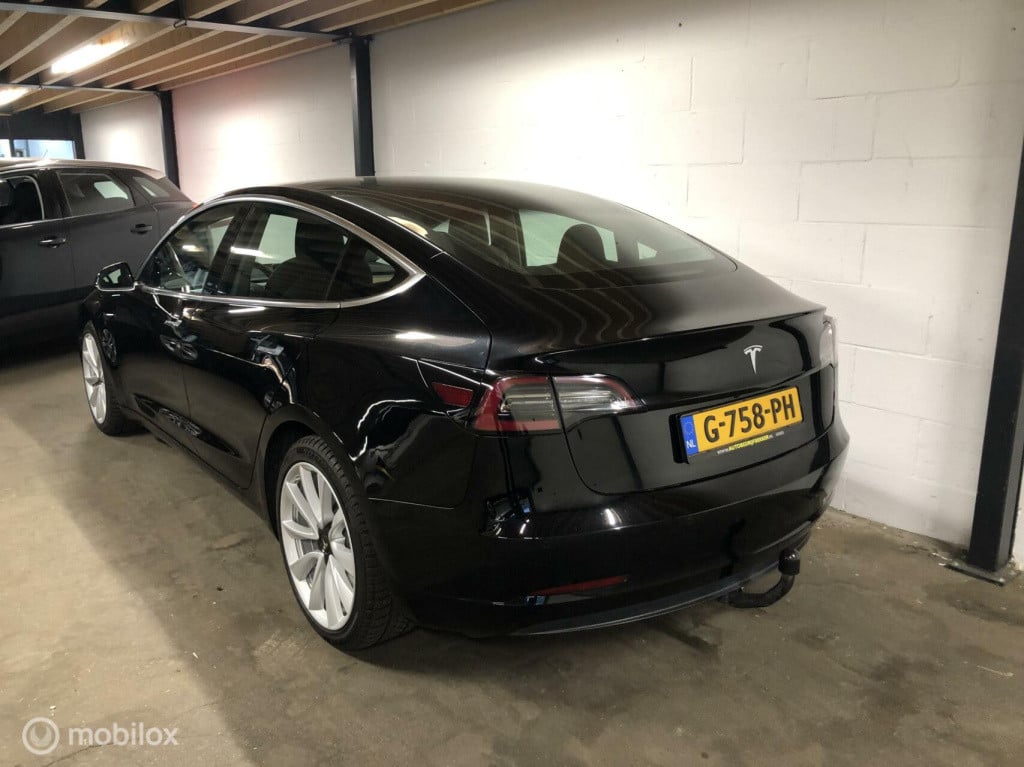 Tesla Model 3 standard rwd plus 60 kwh