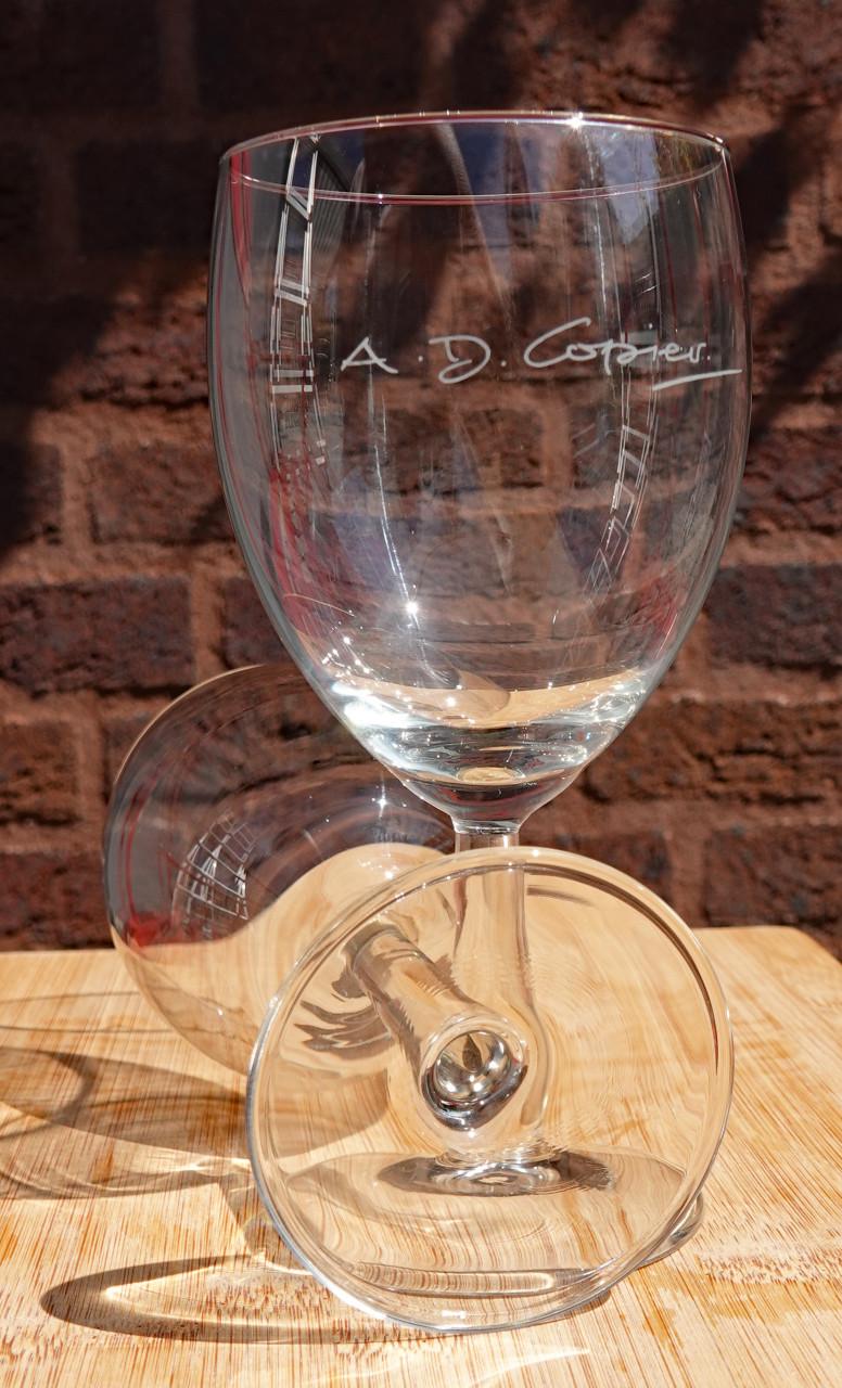 2 Copier Gilde wijnglazen gegraveerd met A.D. Copier