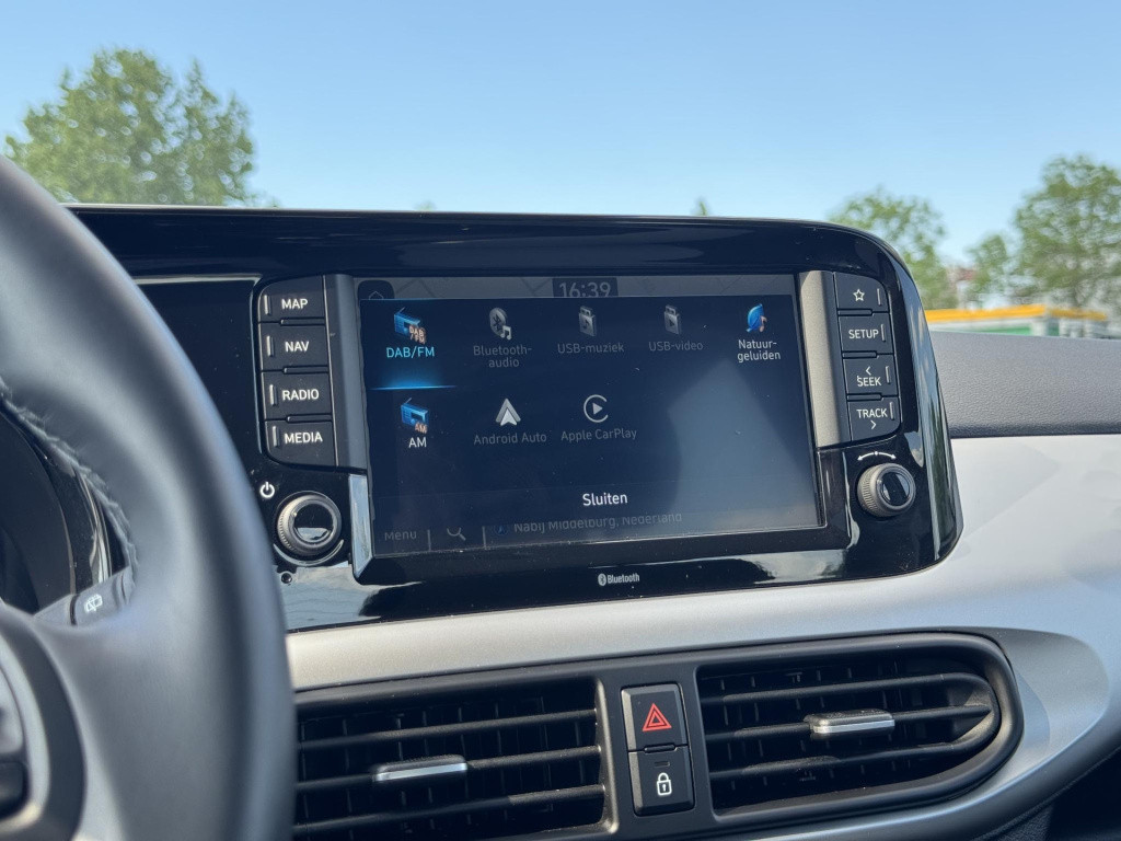Hyundai I 10 1.0 premium | navigatie | camera | cruise & climate control | 