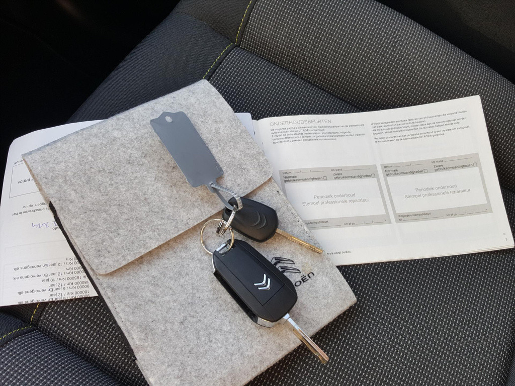 Citroen C3 1.2 puretech 83pk s&s plus navigatie | cruise & climate control 