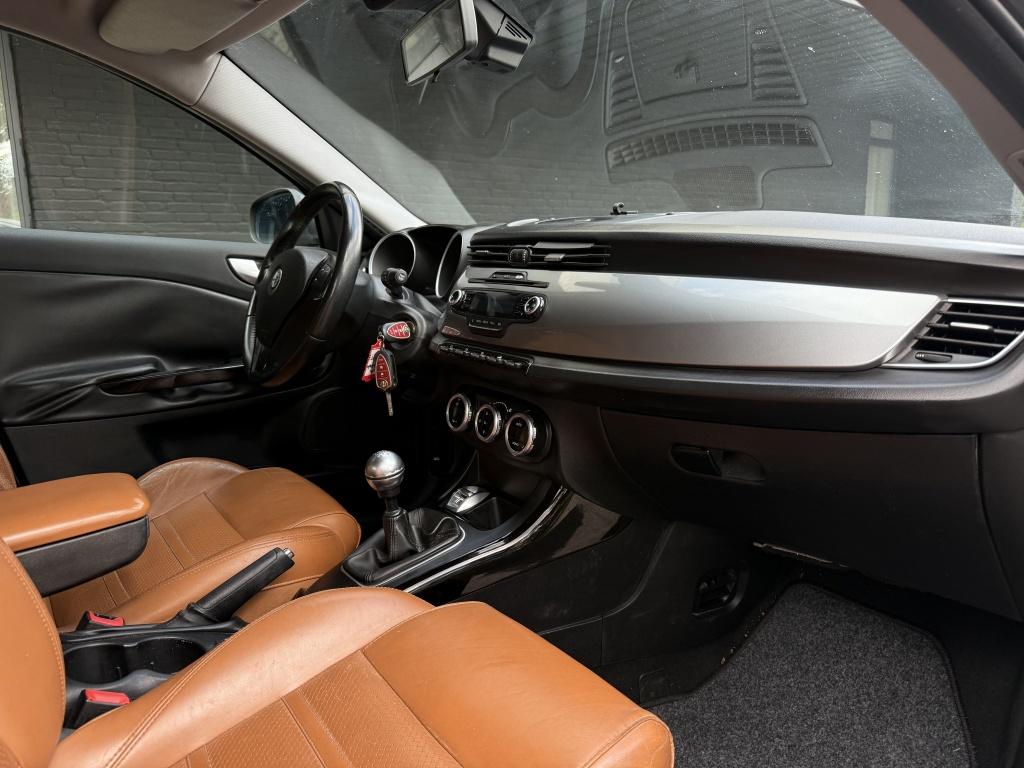 Alfa Romeo Giulietta 1.4 t distinctive - grote beurt + nieuwe distributie -