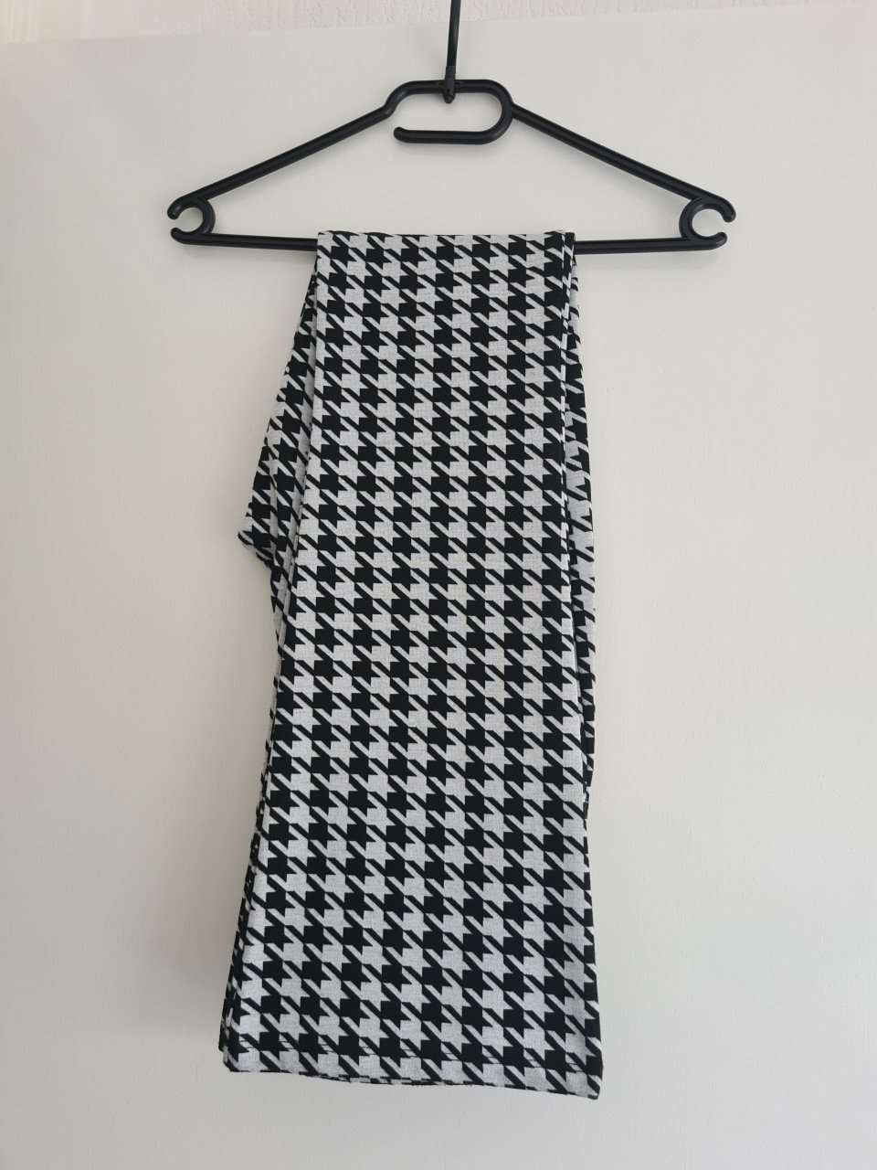 Nieuwe pied de poule zwart-wit broek met wijde pijpen van Amy & Ivy