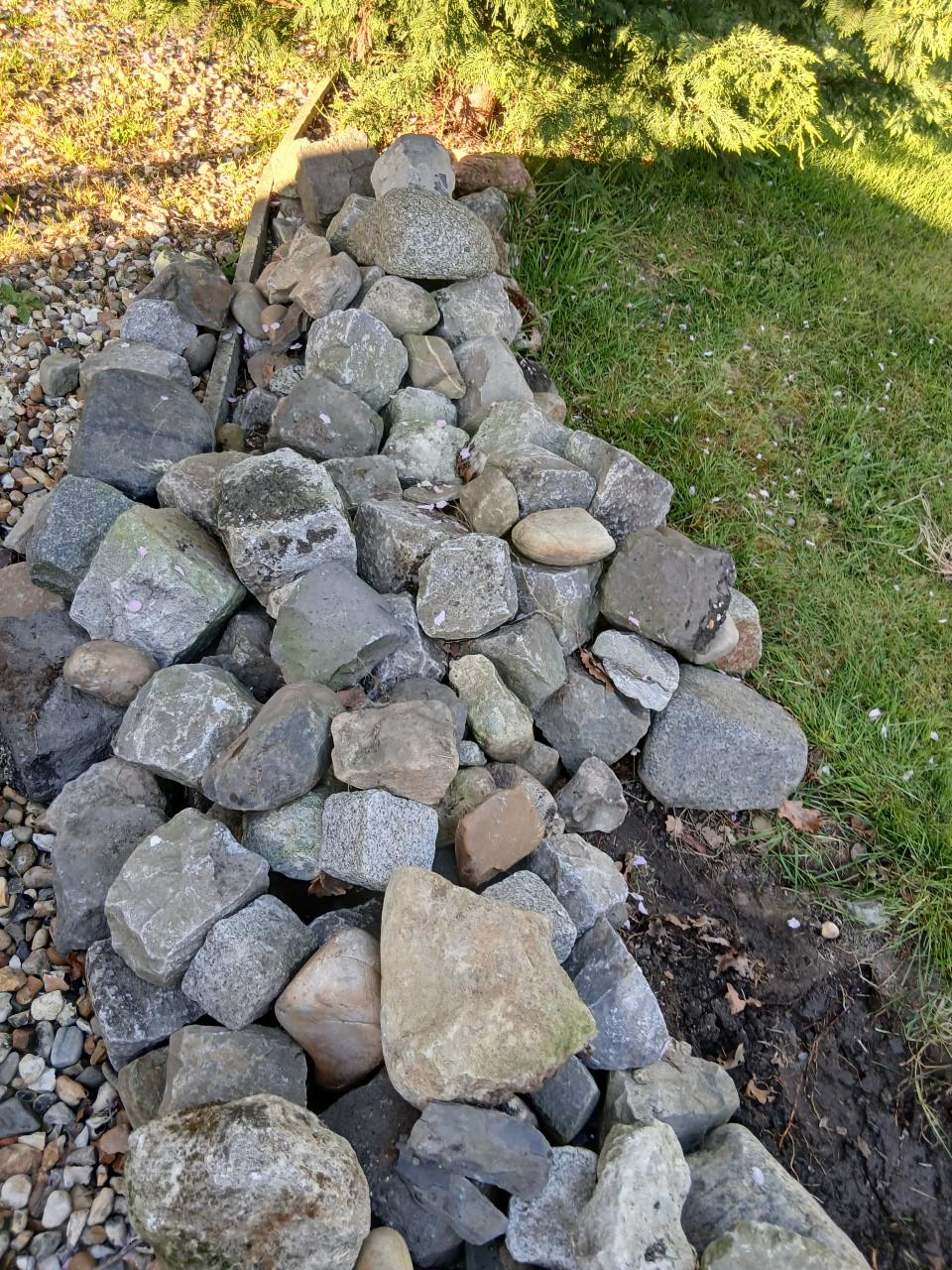 Stenen voor rots, vijver, tuin GRATIS