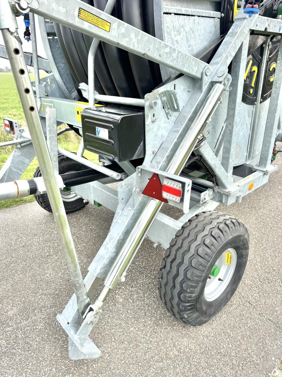 In nieuwstaat gegalvaniseerd haspel met sproeiboom + landini pomp 300/90