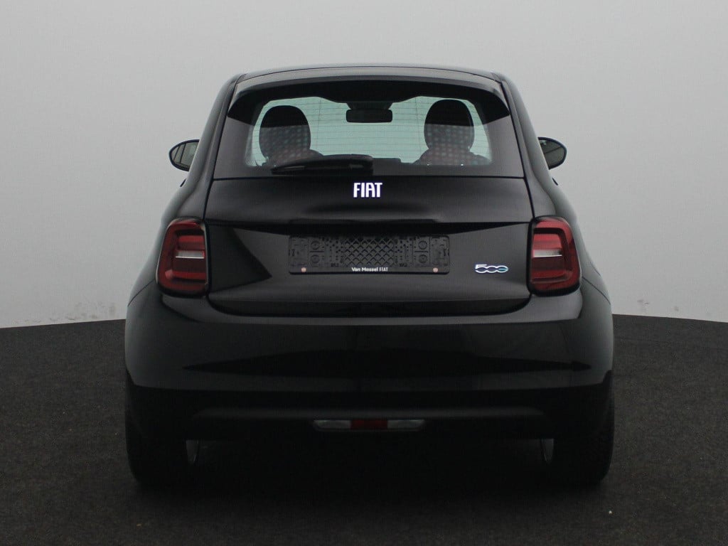 Fiat 500e 42 kwh | 17'' lichtmetalen velgen + allseason banden |  uniek ler