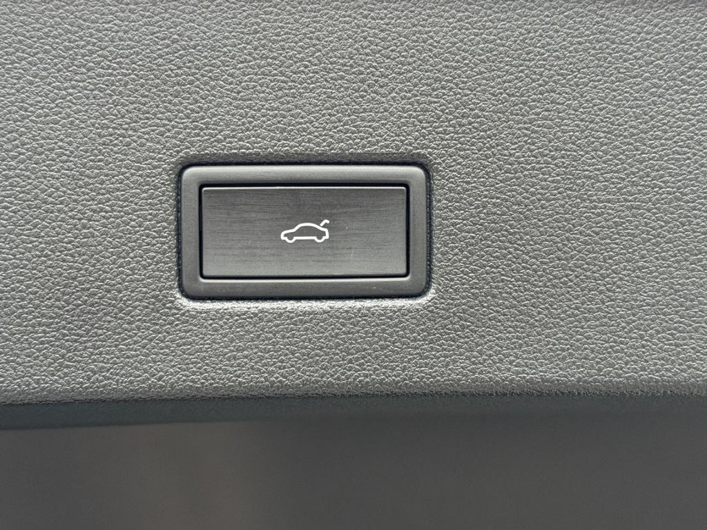 Volkswagen T-roc 1.5 tsi 150pk dsg r-line | trekhaak | camera | keyless | e