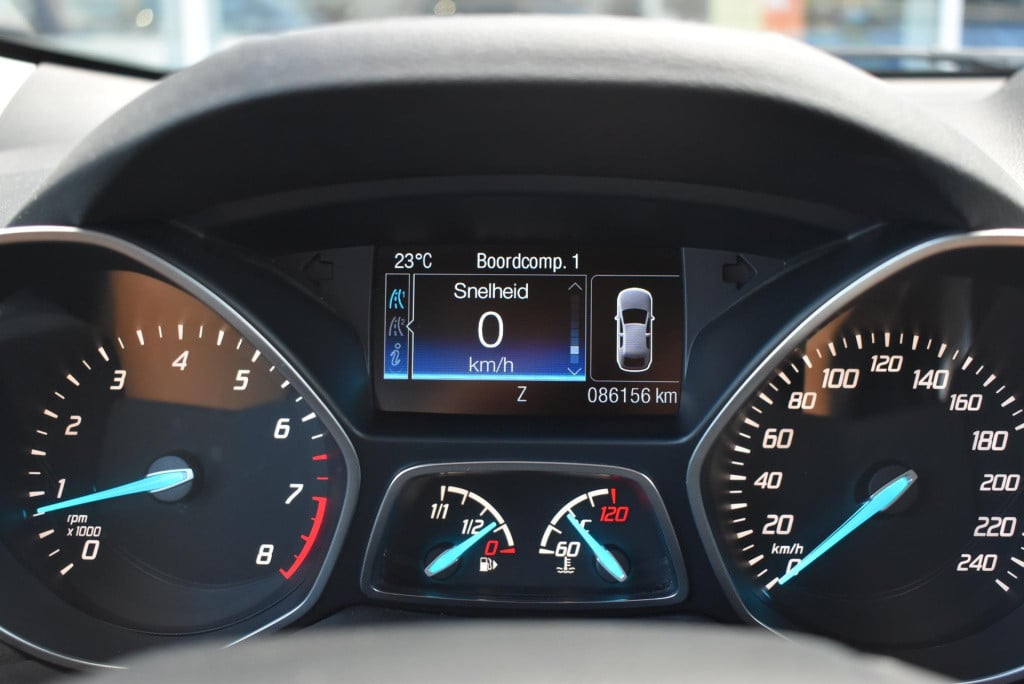 Ford Kuga 1.5 titanium | volledig dealer onderhouden | trekhaak | 1800kg tr