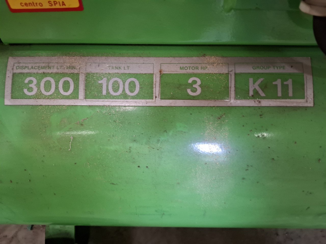 Professionele compressor op krachtstroom