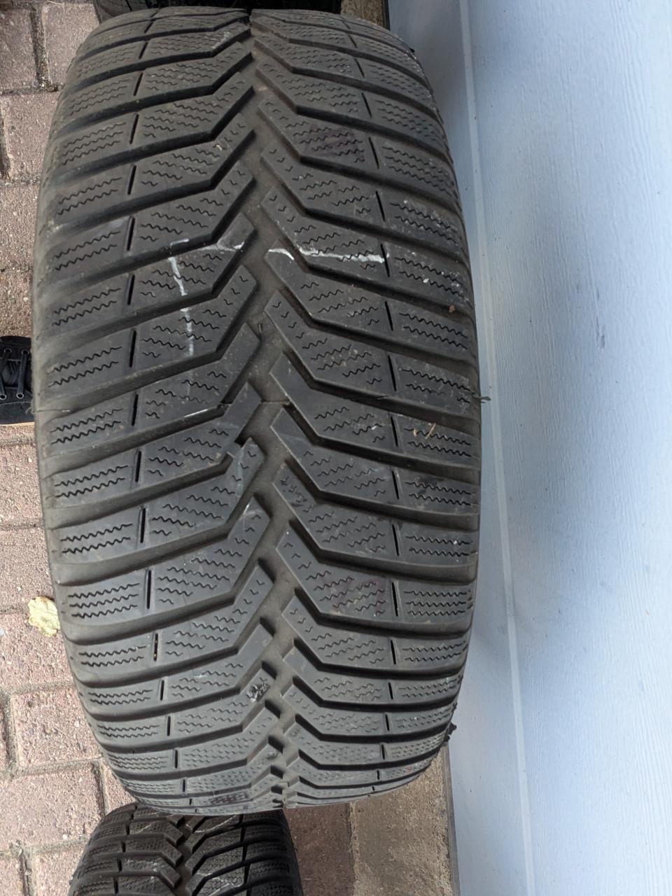Winterbanden op LM velgen 195/50R15